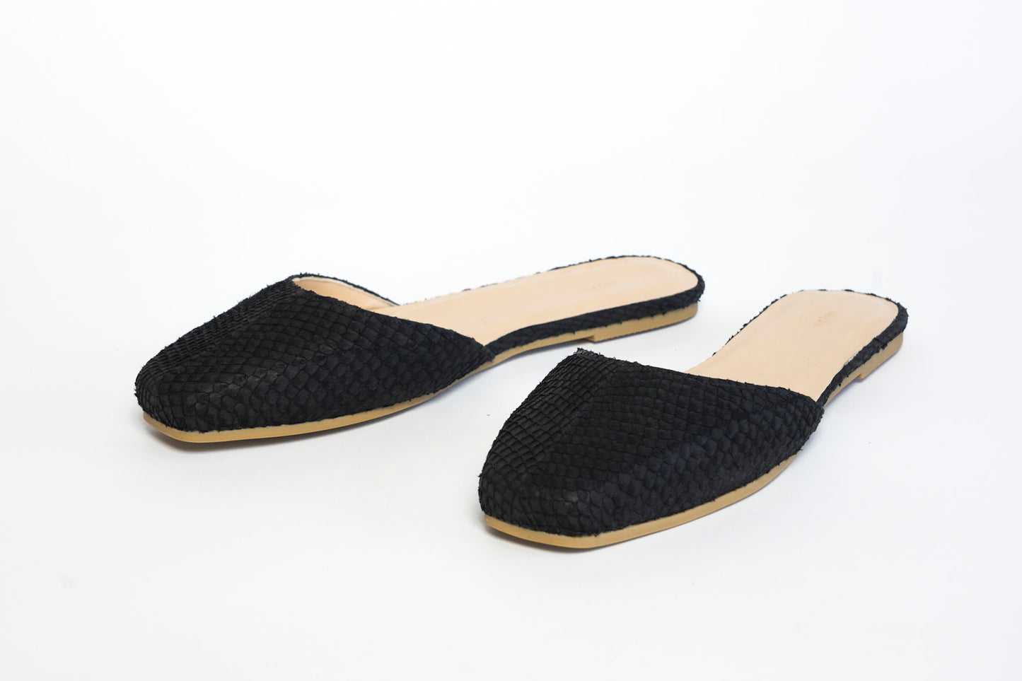 Dainty Mule - Black Night