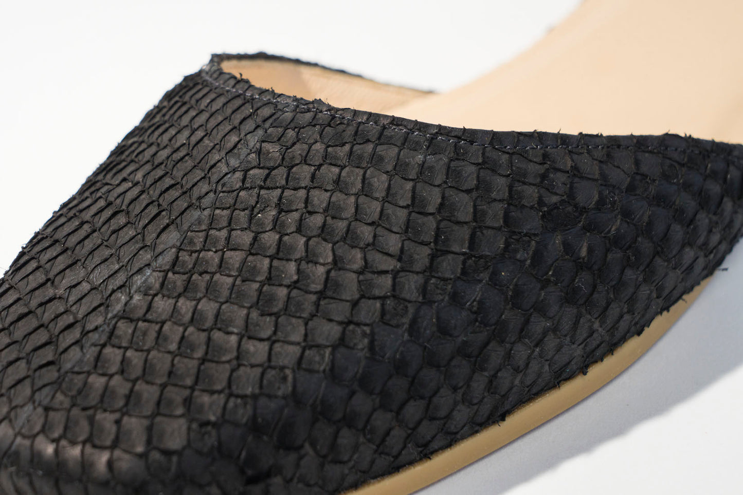 Dainty Mule - Black Night