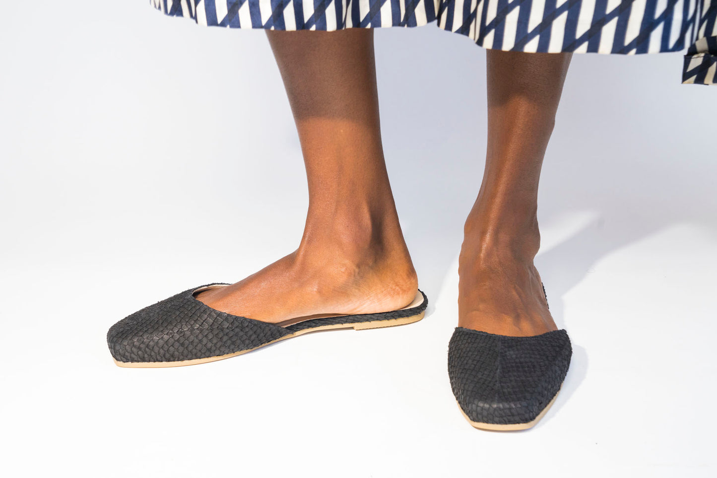 Dainty Mule - Black Night